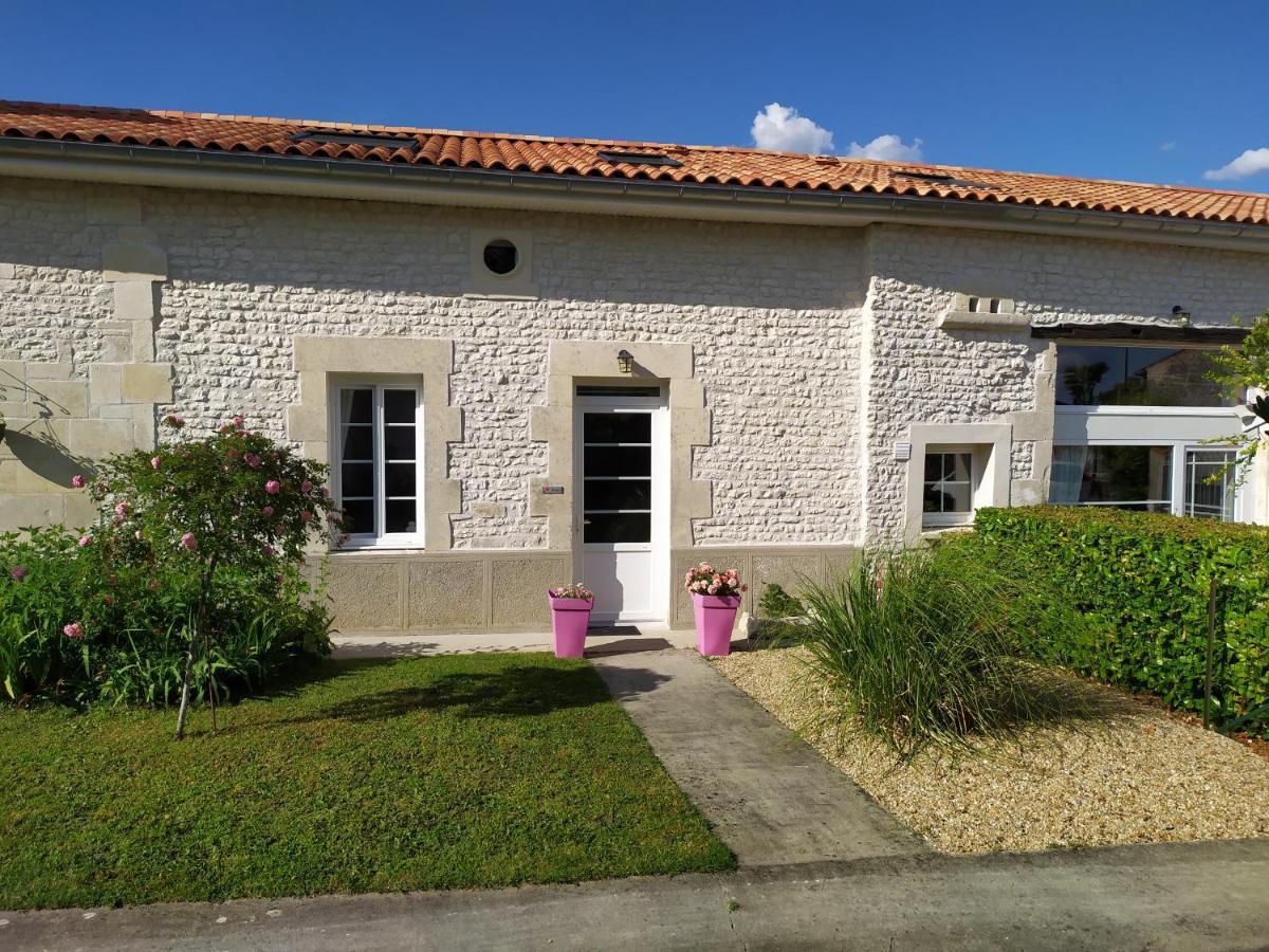 Les Gites Du Vigneron Et Cd'H Saint-Seurin-de-Palenne Exterior foto