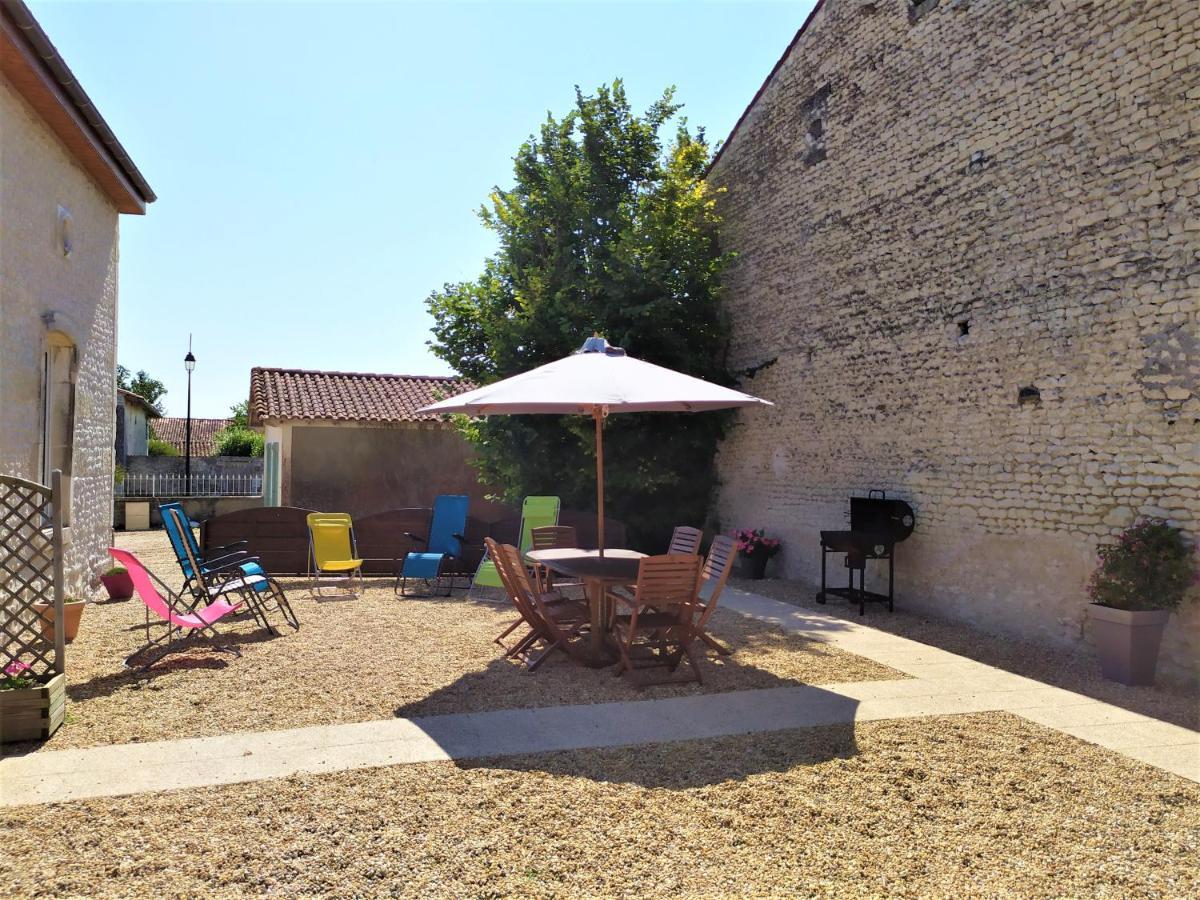 Les Gites Du Vigneron Et Cd'H Saint-Seurin-de-Palenne Exterior foto