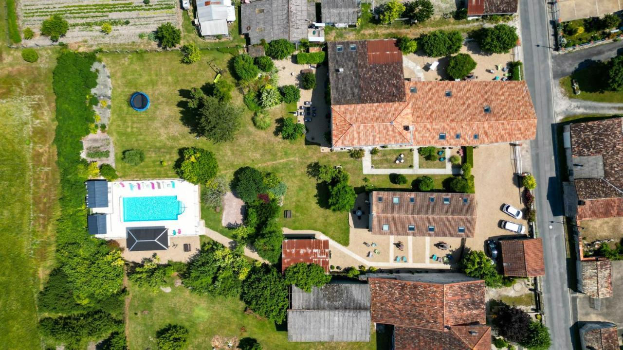 Les Gites Du Vigneron Et Cd'H Saint-Seurin-de-Palenne Exterior foto