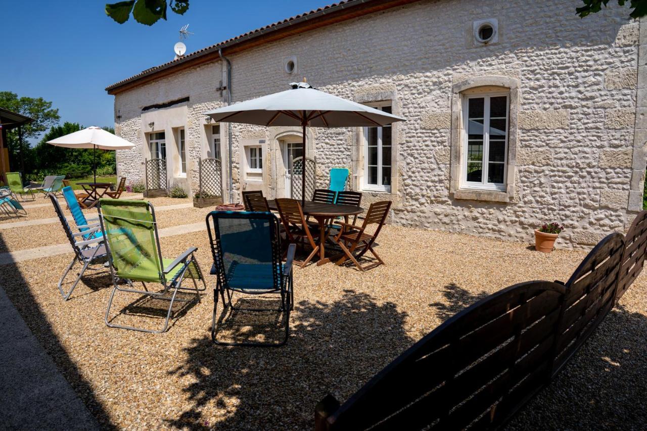 Les Gites Du Vigneron Et Cd'H Saint-Seurin-de-Palenne Exterior foto