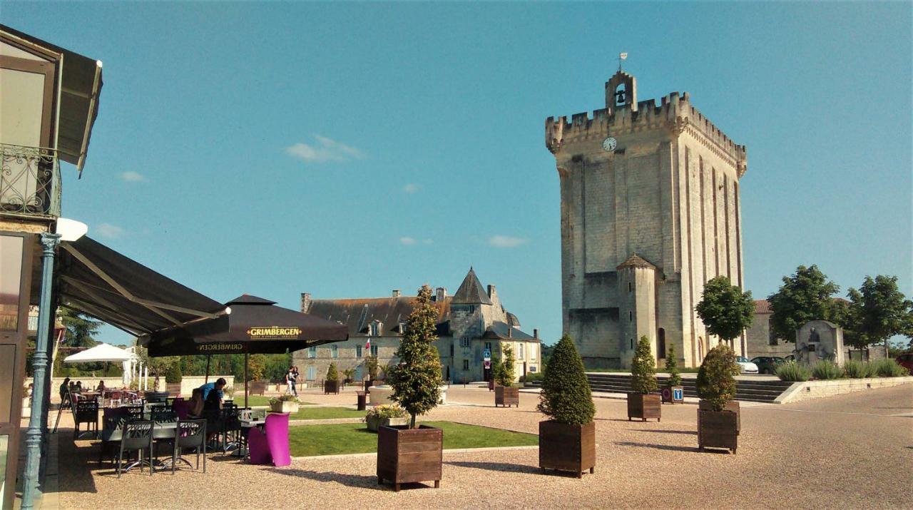 Les Gites Du Vigneron Et Cd'H Saint-Seurin-de-Palenne Exterior foto
