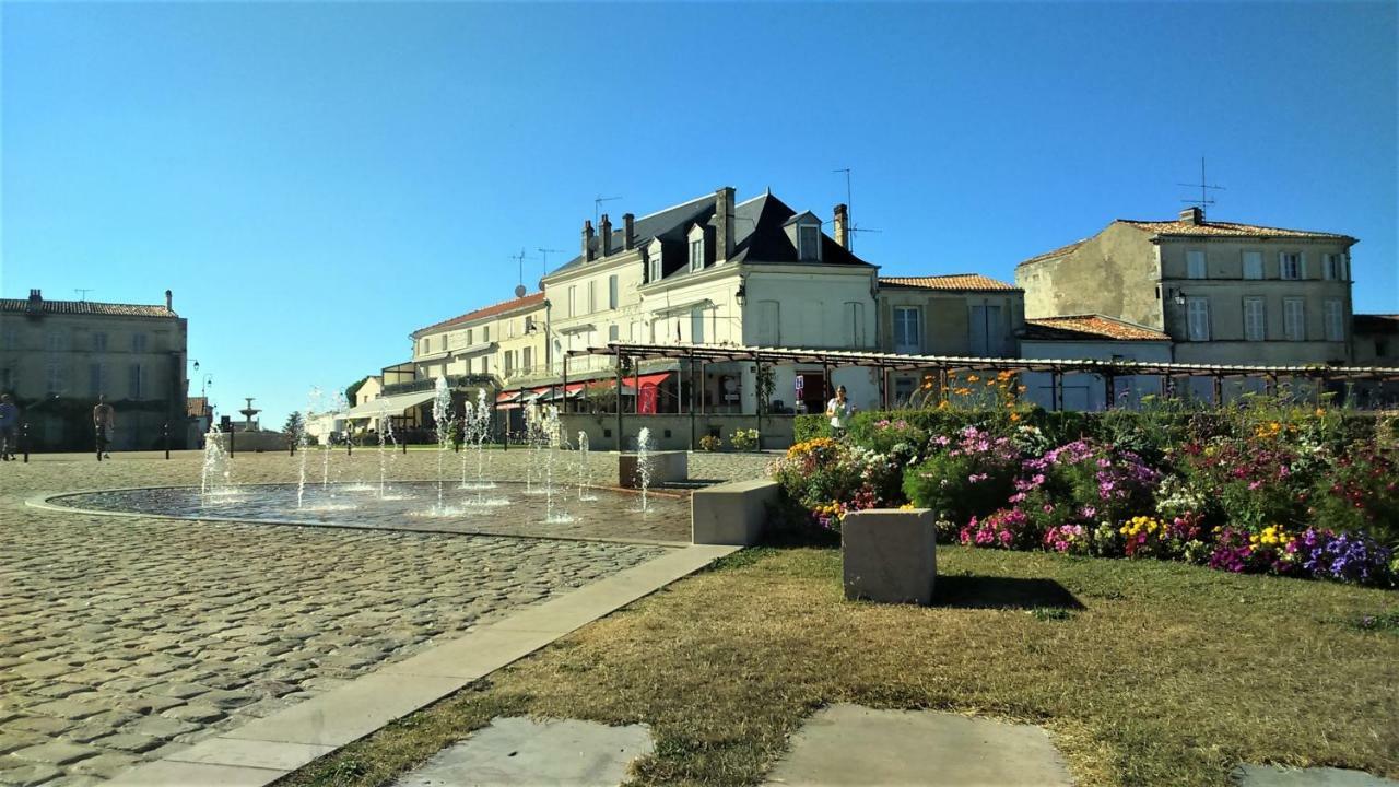 Les Gites Du Vigneron Et Cd'H Saint-Seurin-de-Palenne Exterior foto