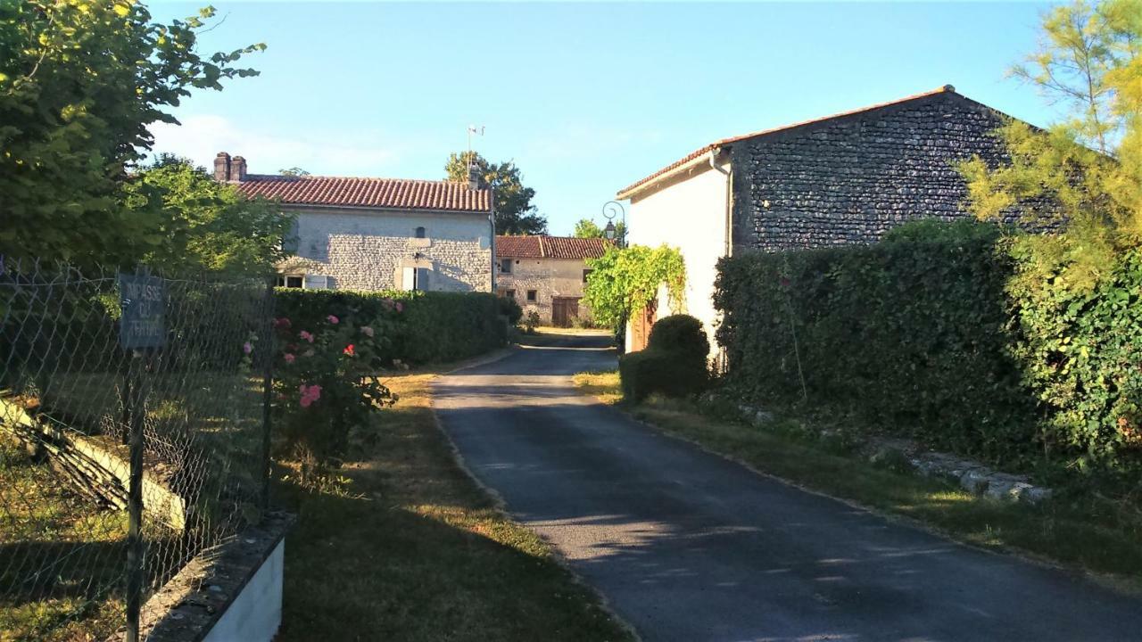 Les Gites Du Vigneron Et Cd'H Saint-Seurin-de-Palenne Exterior foto