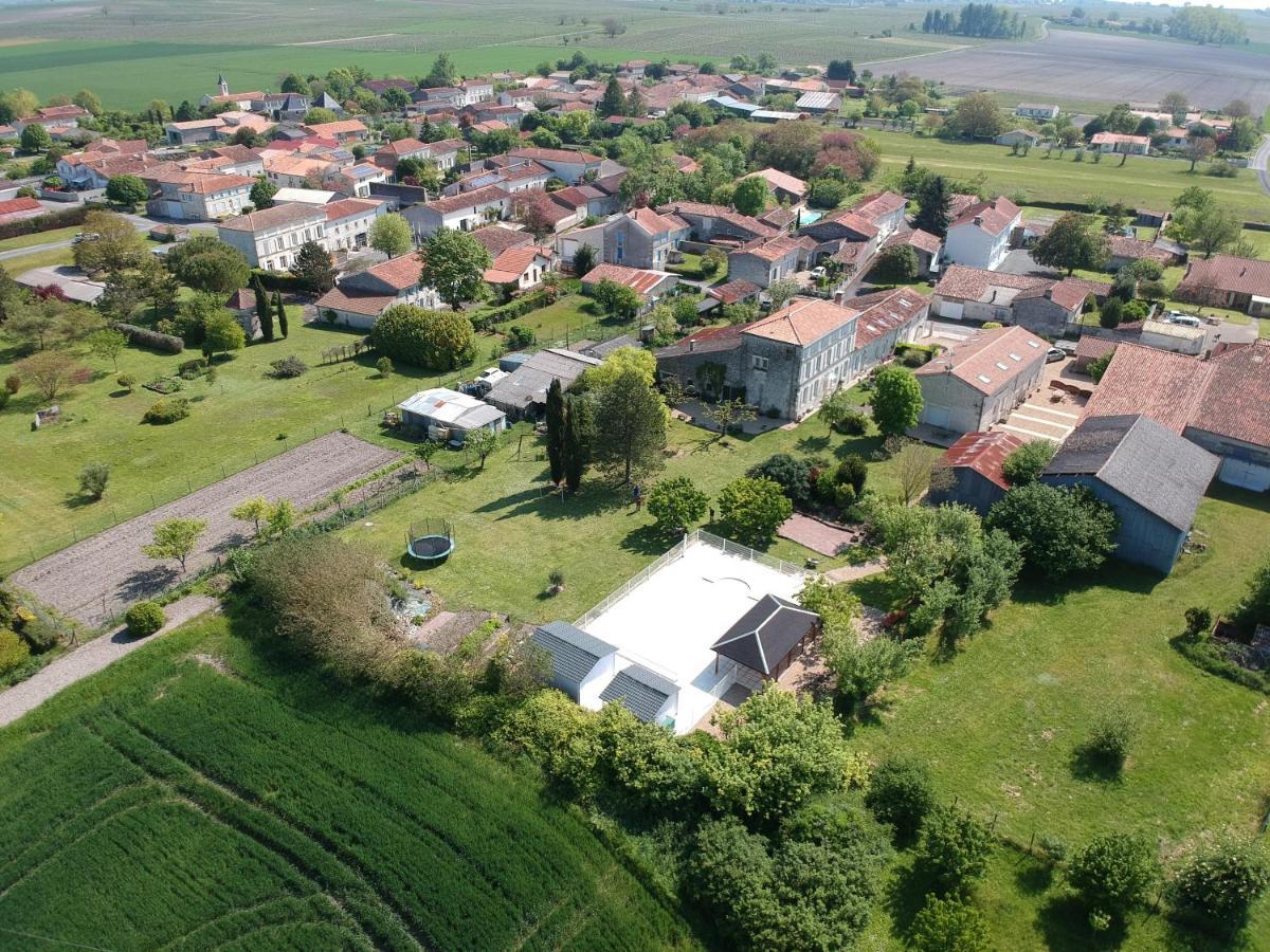 Les Gites Du Vigneron Et Cd'H Saint-Seurin-de-Palenne Exterior foto